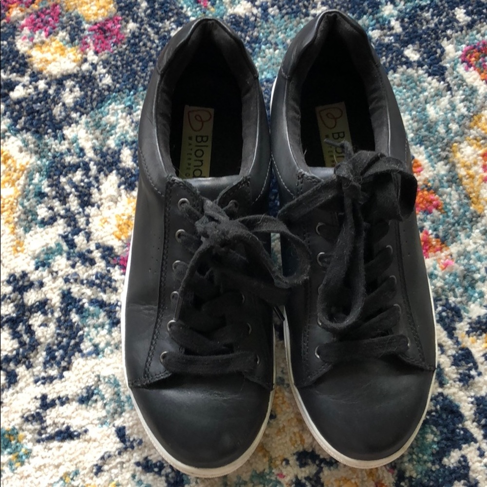 Blondo waterproof sneakers - black sz 8- like new!
